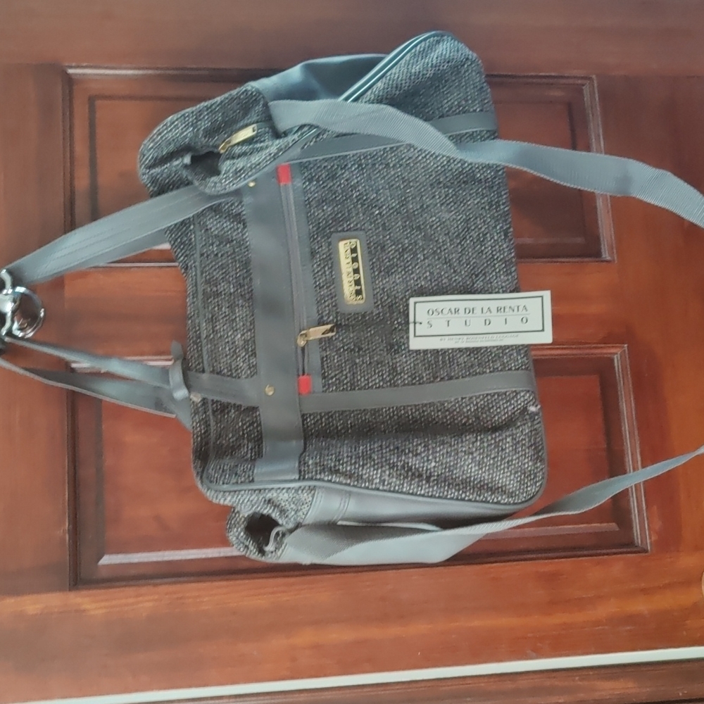 Oscar de la Renta studio bag